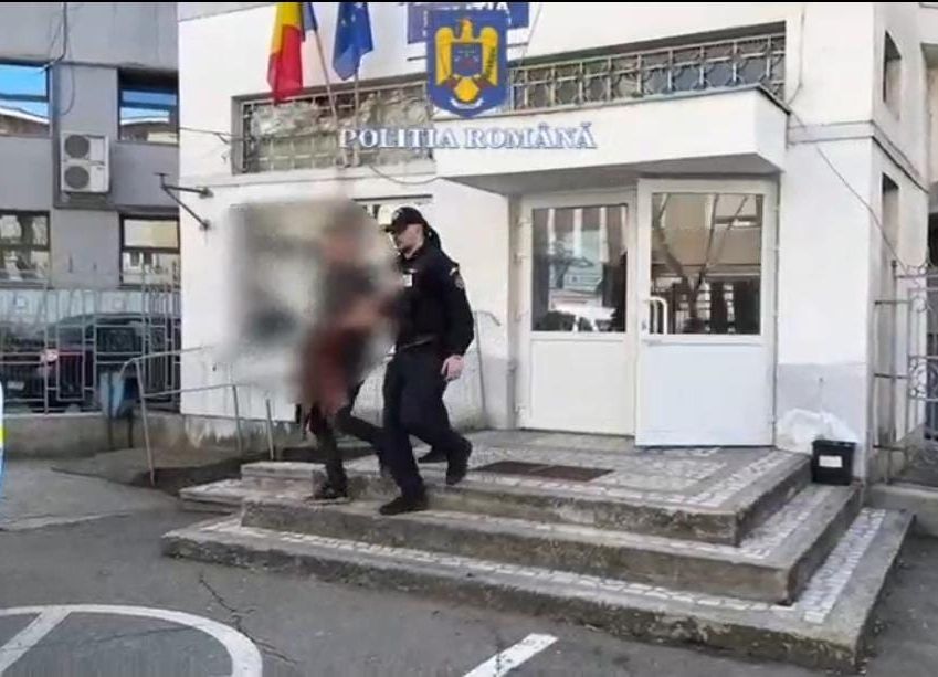 INCENDIU la un service auto din Piteşti! Un bărbat a fost ARESTAT!