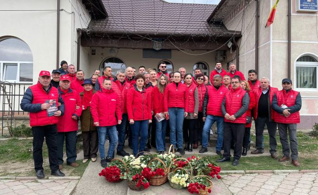 Echipa PSD Argeș, alături de oamenii din târgul de la Stâlpeni