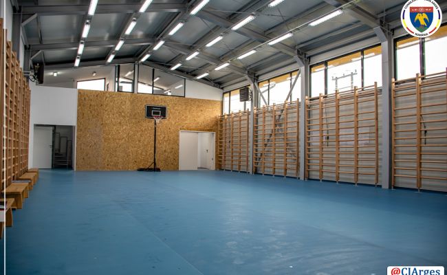 O sală de sport a fost INAUGURATĂ în comuna Priboieni