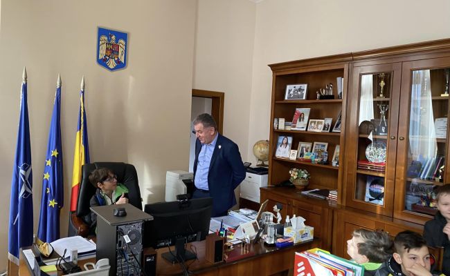 Copiii de la Școala Gimnazială 'Ion Pillat', în vizită la Primăria Pitești!