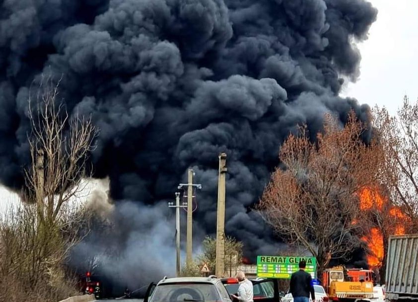 ACUM! Incendiu URIAȘ lângă Pitești