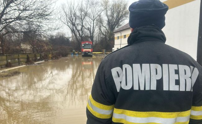 Inundație la intrarea în Pitești!