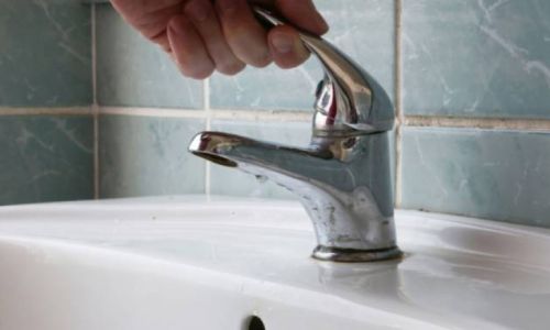 Se oprește furnizarea apei în două comune argeșene