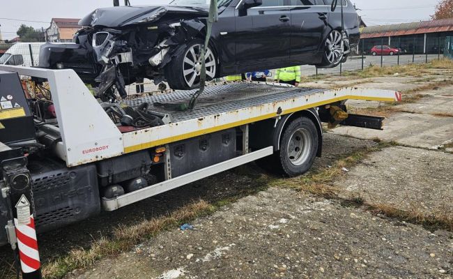 Continuă ridicarea mașinilor abandonate de pe domeniul public al Piteștiului!