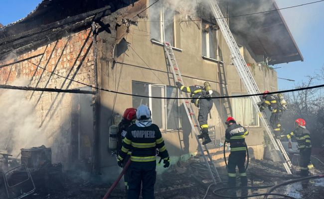 UPDATE! Incendiu PUTERNIC în comuna Bradu!