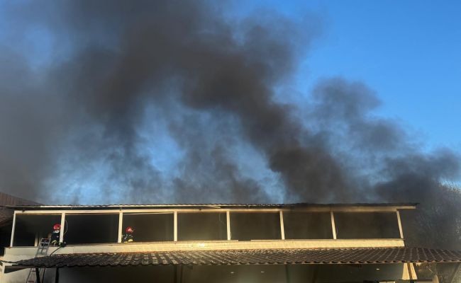 ACUM! INCENDIU la o FABRICĂ din Argeș!