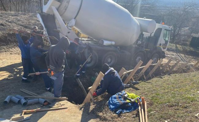 Lucrări privind introducerea rețelei de canalizare în comuna Budeasa