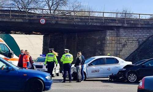 Doi poliţişti au fost răniţi în urma unui accident petrecut în Piteşti