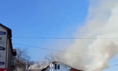ACUM! A luat FOC un magazin în Piteşti