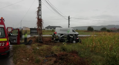 Accident în Argeș! A intrat cu mașina într-un stâlp
