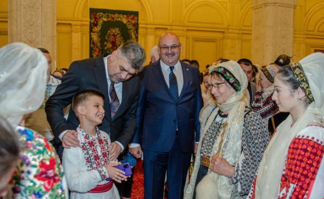 Simona Bucura Oprescu: 'Costume populare minunate din Argeș și Muscel spun în această săptămână povestea neamului românesc la Palatul Parlamentului'