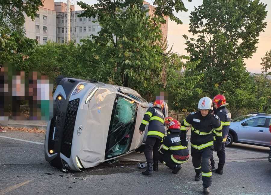 Accident la Spitalul de Pediatrie! O mașină s-a RĂSTURNAT