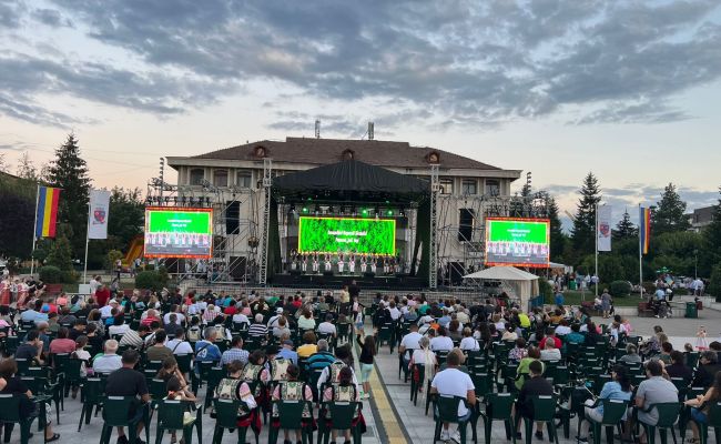 Ministrul Muncii la Festivalul Național de Folclor de la Mioveni: "Să ducem sămânța de neam și de țară mai departe!"