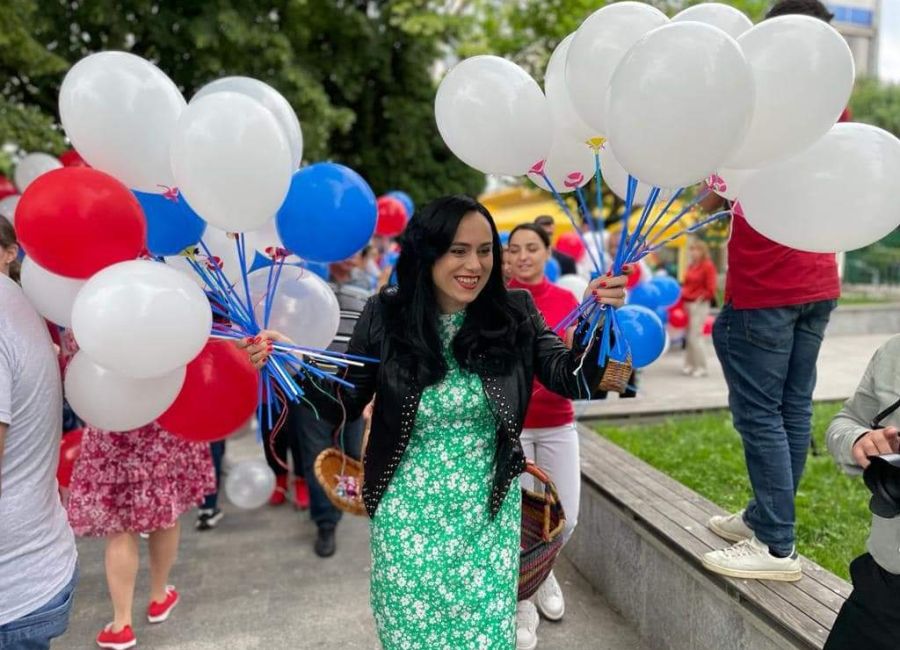 Simona Bucura Oprescu: "Zâmbete, culoare și voie bună la Câmpulung de 1 Iunie"