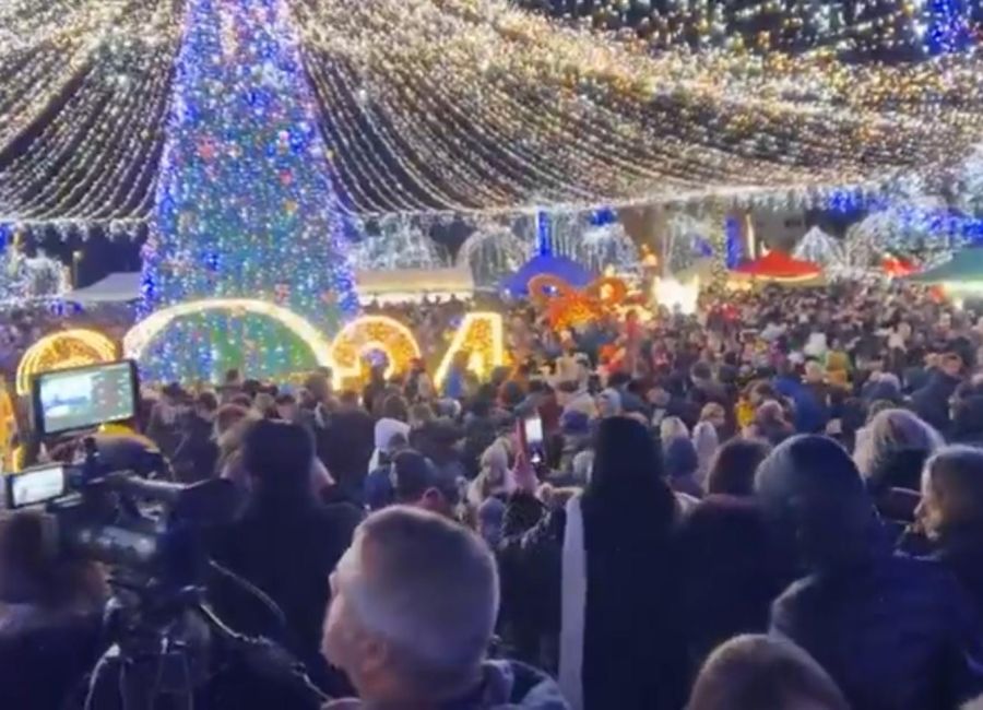 La Mioveni a fost aprins iluminatul festiv!