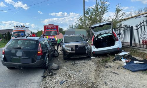 ACUM! Accident cu TREI MAȘINI în Argeș!