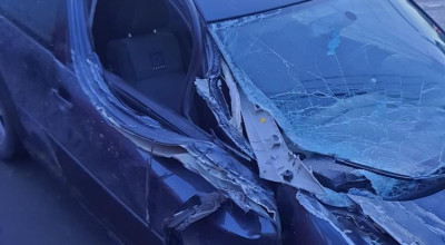 Accident în Argeș! Mașină lovită de o dubiță!