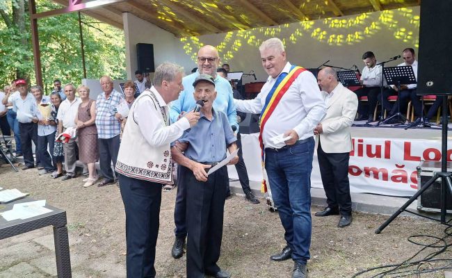 Momente de sărbătoare la Ciomăgești și Poienarii de Muscel