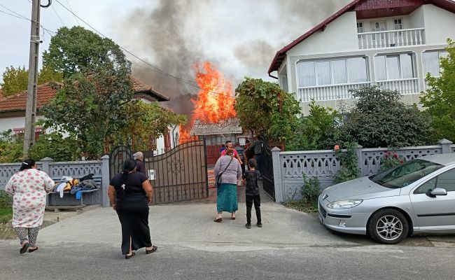 ACUM! Incendiu URIAȘ în Argeș!