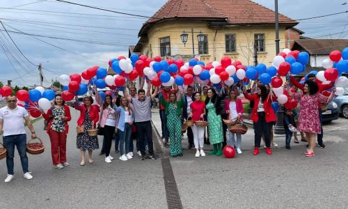 PSD Câmpulung - Cărți, bomboane și baloane pentru copii de toate vârstele!