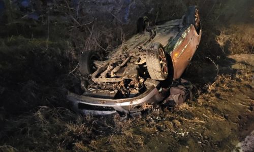 Azi-noapte, accident în Argeș! O mașină s-a RĂSTURNAT