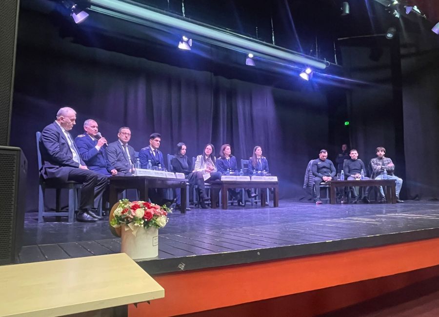 Trei tineri DEŢINUŢI, lecţii de viaţă pentru elevii din Mioveni