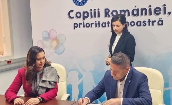 Proiect grandios în comuna Bradu! Primarul Dan Stroe a SEMNAT contractul