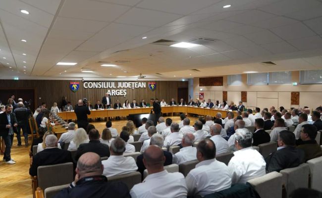 Premierul Marcel Ciolacu s-a întâlnit cu primarii social-democrați din Argeș