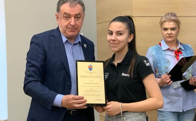 Reprezentanții României la Campionatul Mondial de Robotică, premiați de municipalitate!