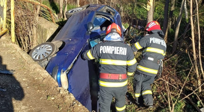 Accident GRAV în Argeș! S-a răsturnat cu mașina