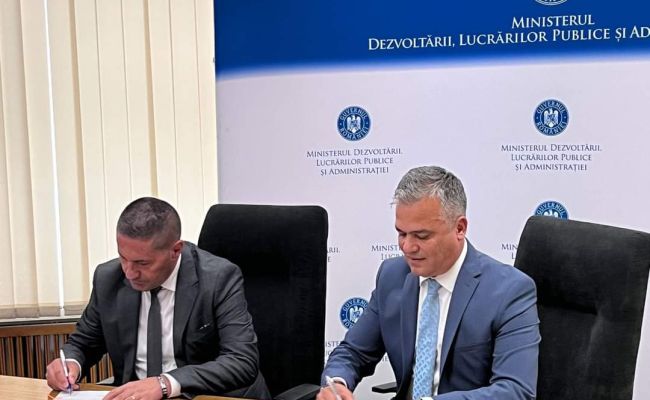 Investiție importantă în comuna Bradu! Primarul a semnat contractul