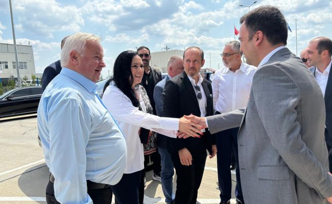 Ministrul Simona Bucura-Oprescu și omologul din Turcia, Vedat Işıkhan, vizită la două fabrici din Argeș