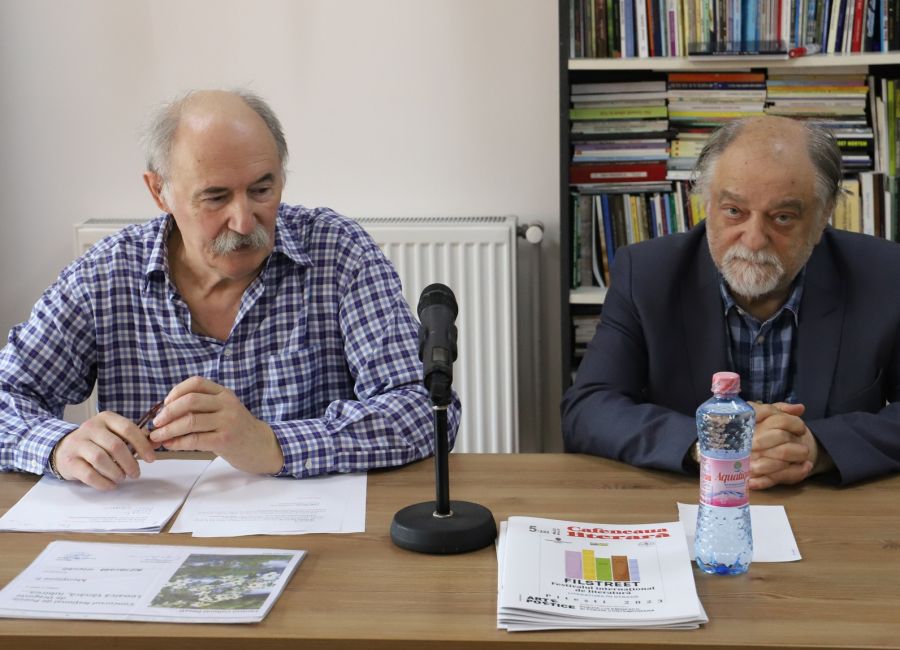Laureaţii Concursului Naţional de poezie de dragoste 'Leoaică tânără, iubirea'