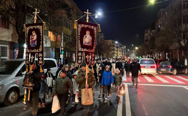 La Mioveni este păstrată tradiția colindului