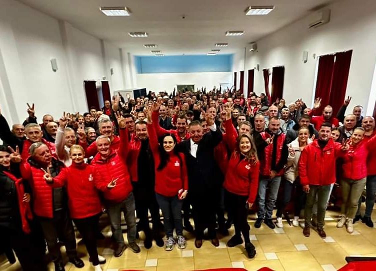 Ministrul Simona Bucura-Oprescu, președintele Ion Mînzînă și echipele PSD, alături de argeșenii din Domnești, Corbi, Coșești, Albota, Vulturești, Miroși, Căldăraru, Râca, Popești, Izvoru, Recea și Buzoești!