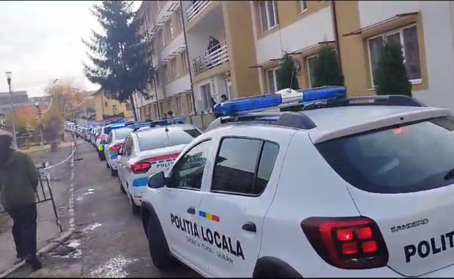 VIDEO! Imagini impresionante la înmormântarea poliţistului local din Piteşti