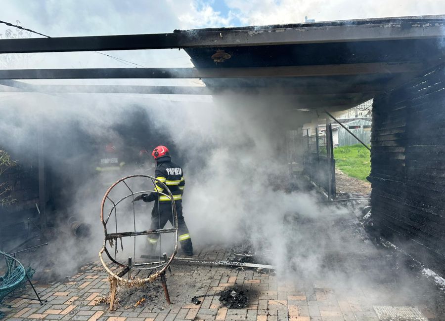 Incendiu violent în Pitești