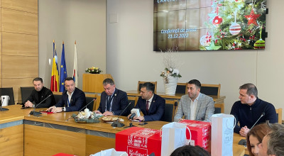 Gentea: 'Am semnat în această dimineaţă 8 contracte în valoare de 14,5 milioane de euro'