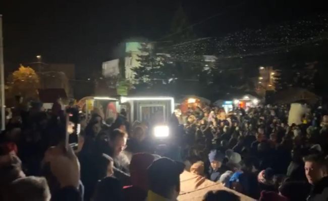 La Mioveni a fost aprins iluminatul festiv!
