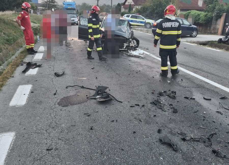 Accident cu două mașini în Argeș!