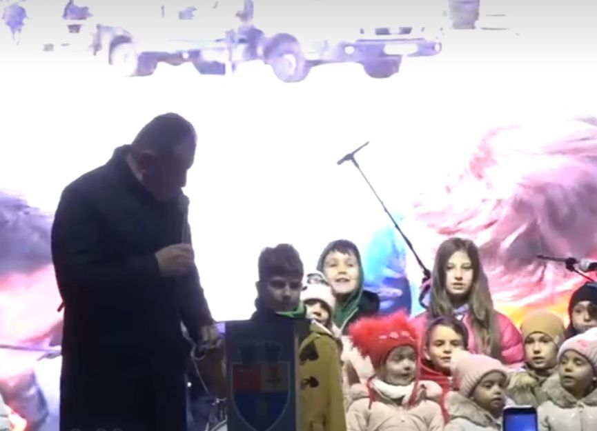 La Pitești a fost aprins iluminatul de sărbători! Mii de oameni în centrul orașului
