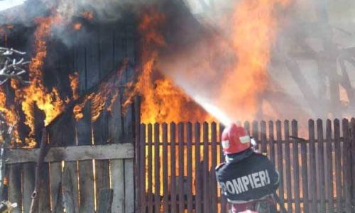 ACUM! Incendiu PUTERNIC în Argeș