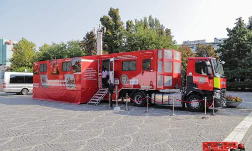 Caravana SMURD 'Fii pregătit' și Centrul Mobil pentru Răspuns la Situații de Urgență vin la Mioveni