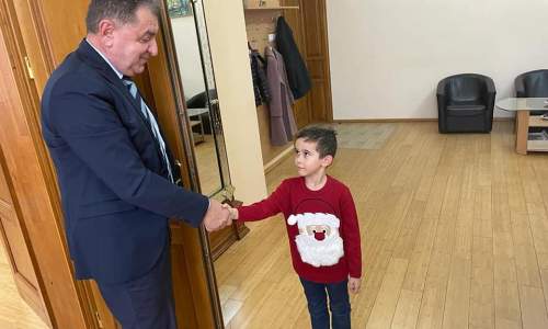 Primarul Gentea, întâlnire cu Andrei, un băieţel de 6 ani!