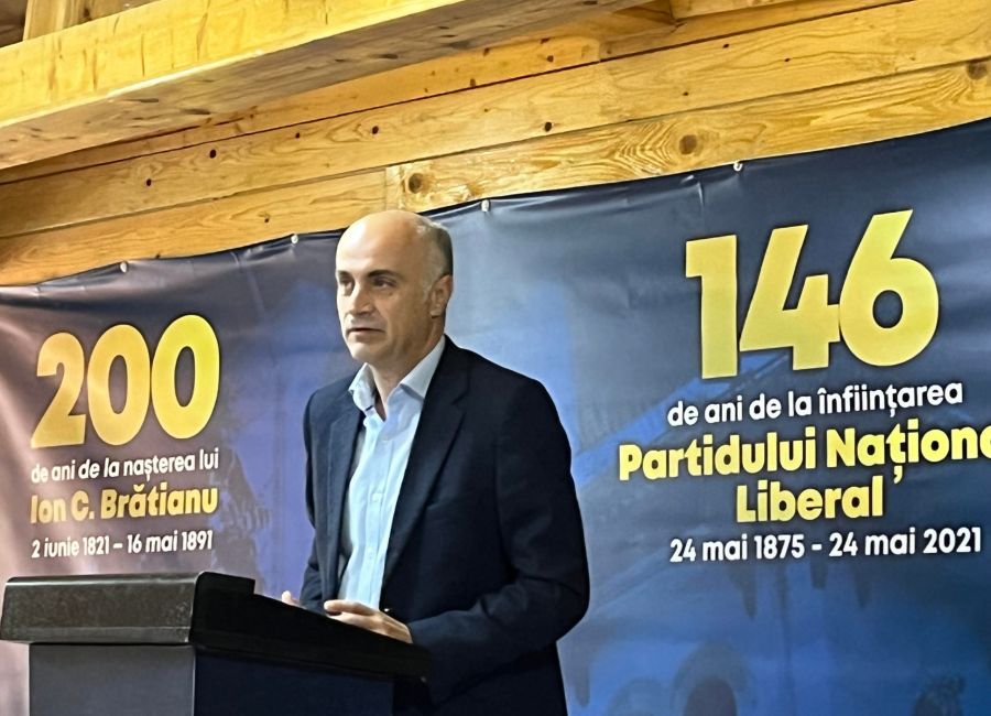 A vorbit și prefectul să n-adoarmă! Ori habarnist, ori ipocrit!