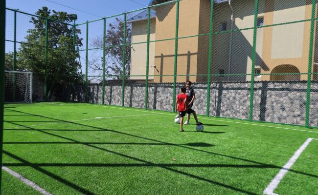 Încă un teren modern de sport a fost inaugurat în Pitești