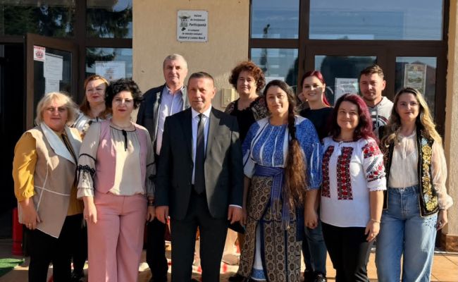 Primarul Dan Stroe a fost prezent la Târgurile de Toamnă organizate de elevii din Bradu!