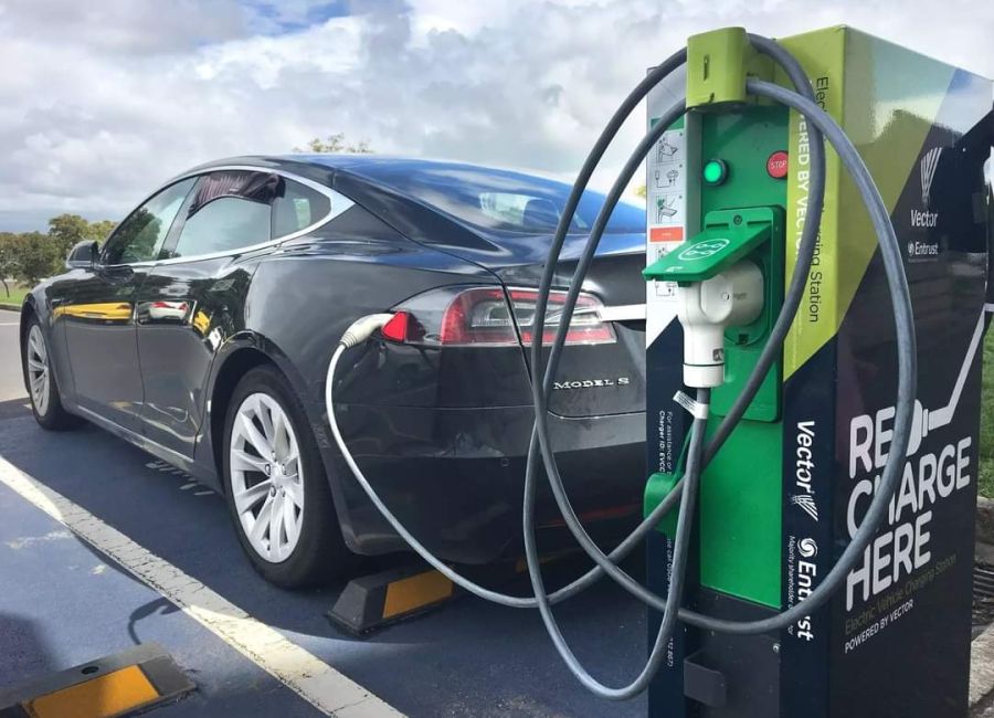 În Mioveni vor fi amenajate 10 stații de încărcare a vehiculelor electrice