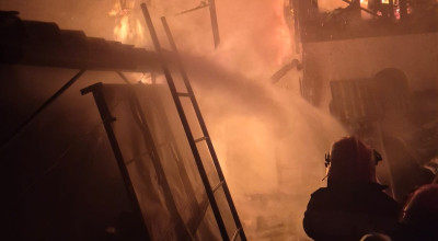 Azi-noapte, INCENDIU URIAȘ în Argeș!