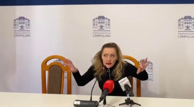 Lasconi, LIMBAJ DE MAHALA! TEATRU DE DOI BANI la Primăria Câmpulung